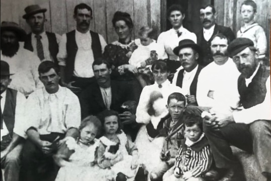 1800s family photo
