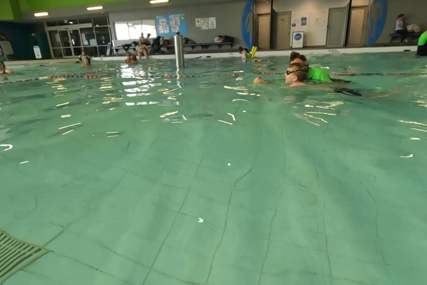 Kiedis swimming in the pool