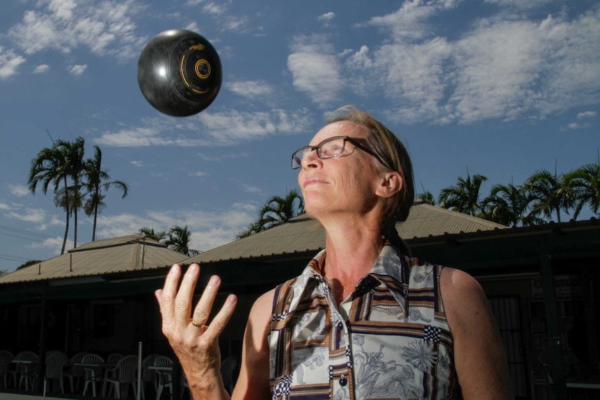 Robyn Wells tosses a lawn bowl.