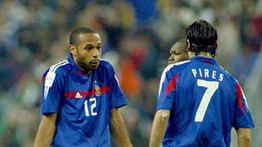 Thierry Henry of France gestures to Robert Pires during scoreless draw against Ireland