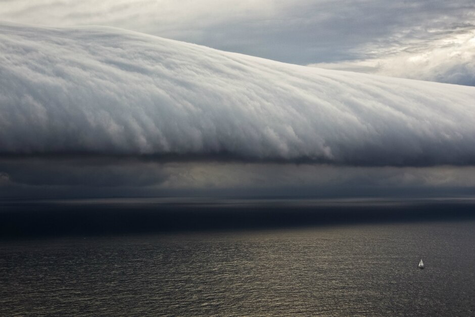 Storm cloud Sydney to Hobart