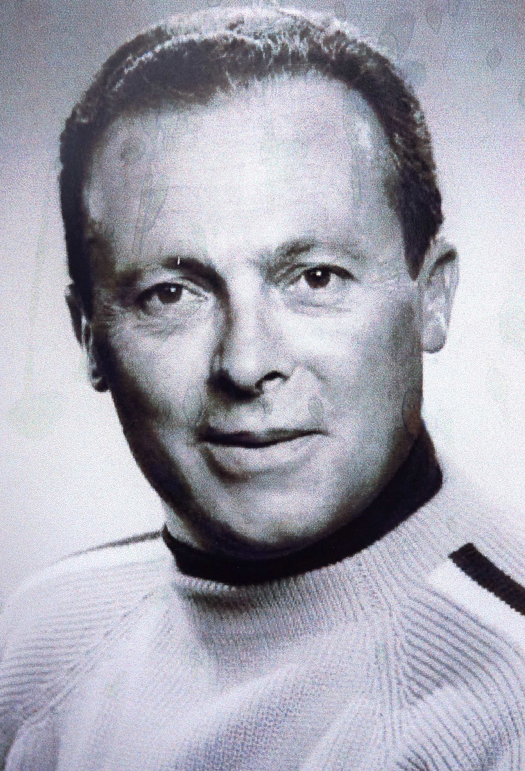 Thredbo snow patroller hangs up his skis after 60 years volunteering on