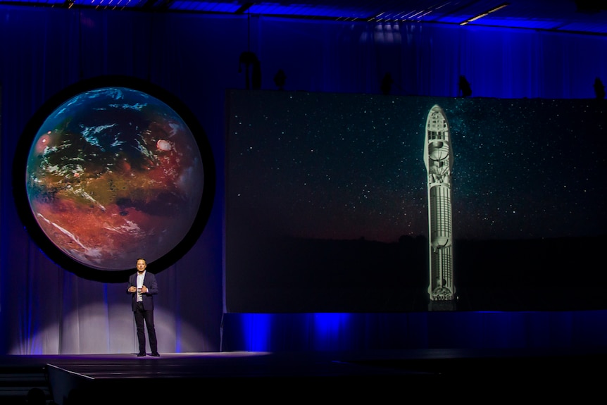 Elon Musk gives presentation about Mars mission