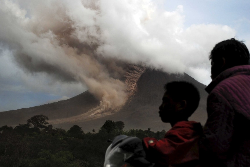 Indonesia's Mount Sinabung erupts