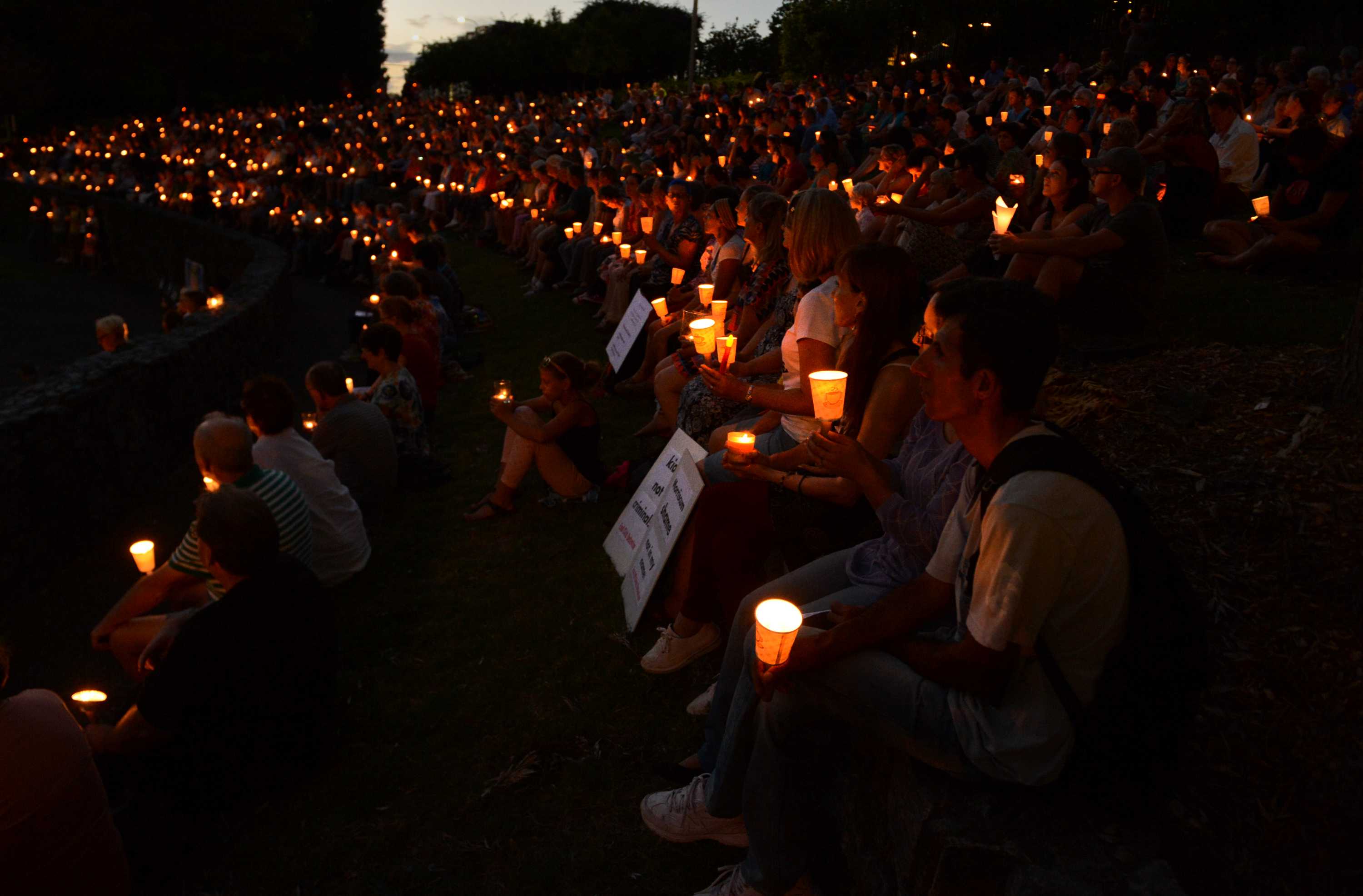 Candlelight vigils held for slain asylum seeker Reza Berati who died on Manus Island - ABC News