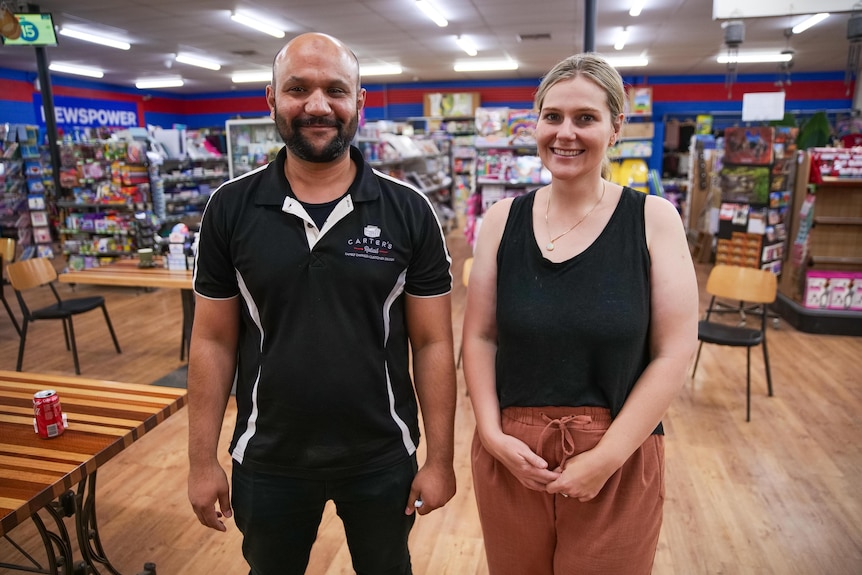 Mohsin Ali and Penny Carter at the IGA store in Coober Pedy. 