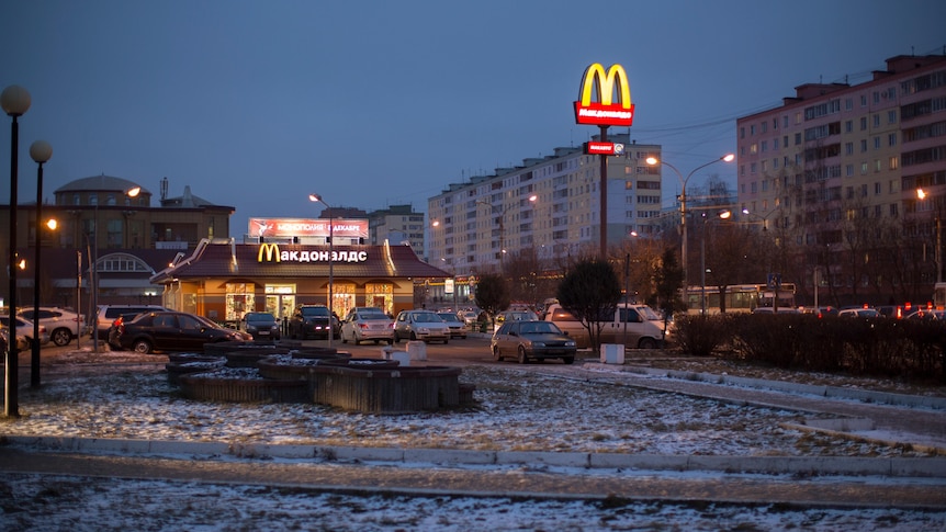 McDonalds vend ses activités russes mais essaie de garder ses employés