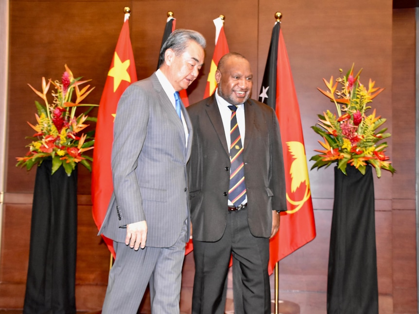 中国外交部长王毅上周末与巴布亚新几内亚总理詹姆斯·马拉佩会晤。