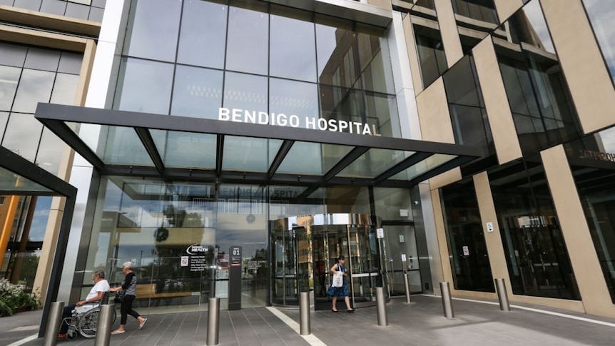The outside of Bendigo Hospital's Mercy St entrance, June 2020