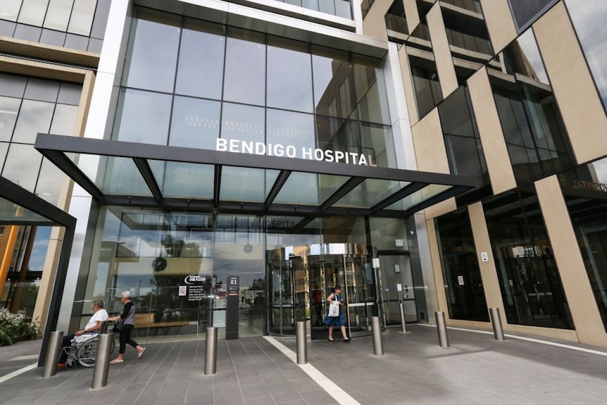 The outside of Bendigo Hospital's Mercy St entrance, June 2020