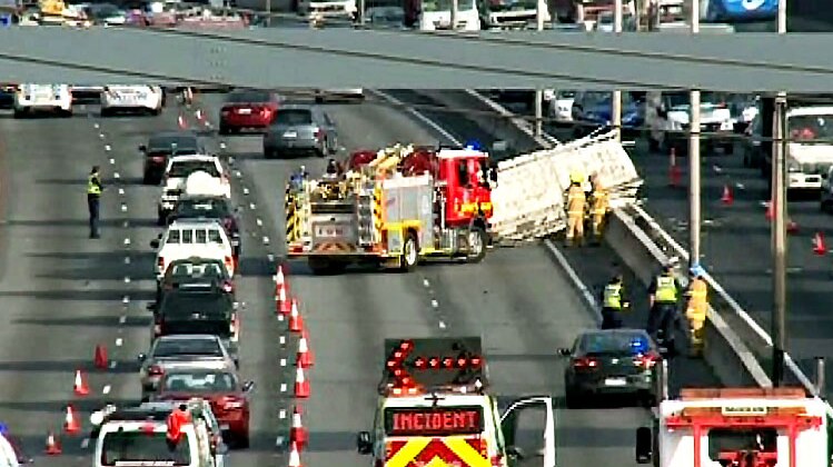 Monash Freeway Re Opens After Serious Crash Near Warrigal Road Causes Traffic Chaos Abc News 6251