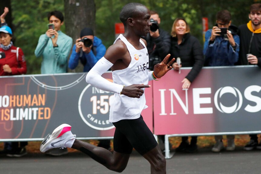 A Kenyan marathon athlete runs on a street in Vienna.
