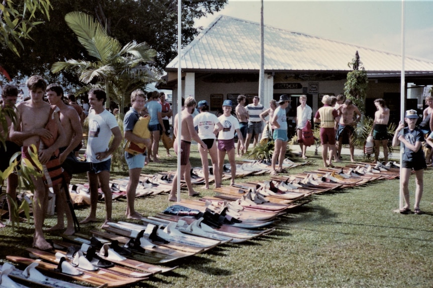 Photo of people lined up with waterskis in the 1980s