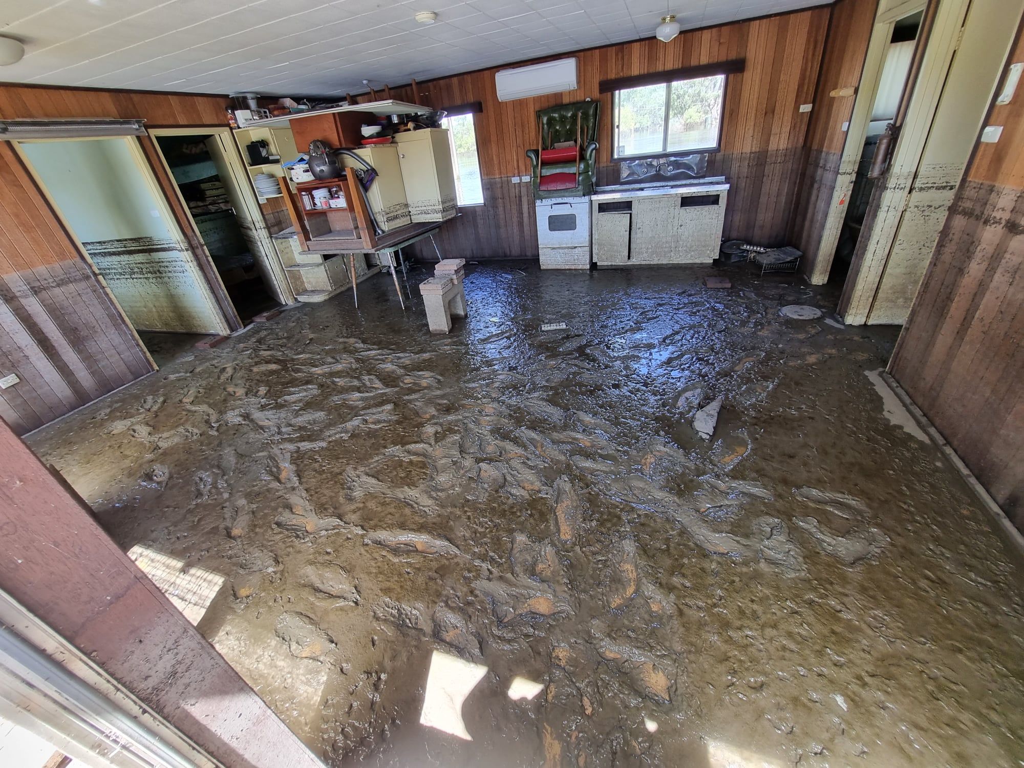 Volunteers Needed For SA Flood Clean-up, As Some River Murray Shack ...