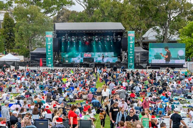 Listen to christmas carols in full