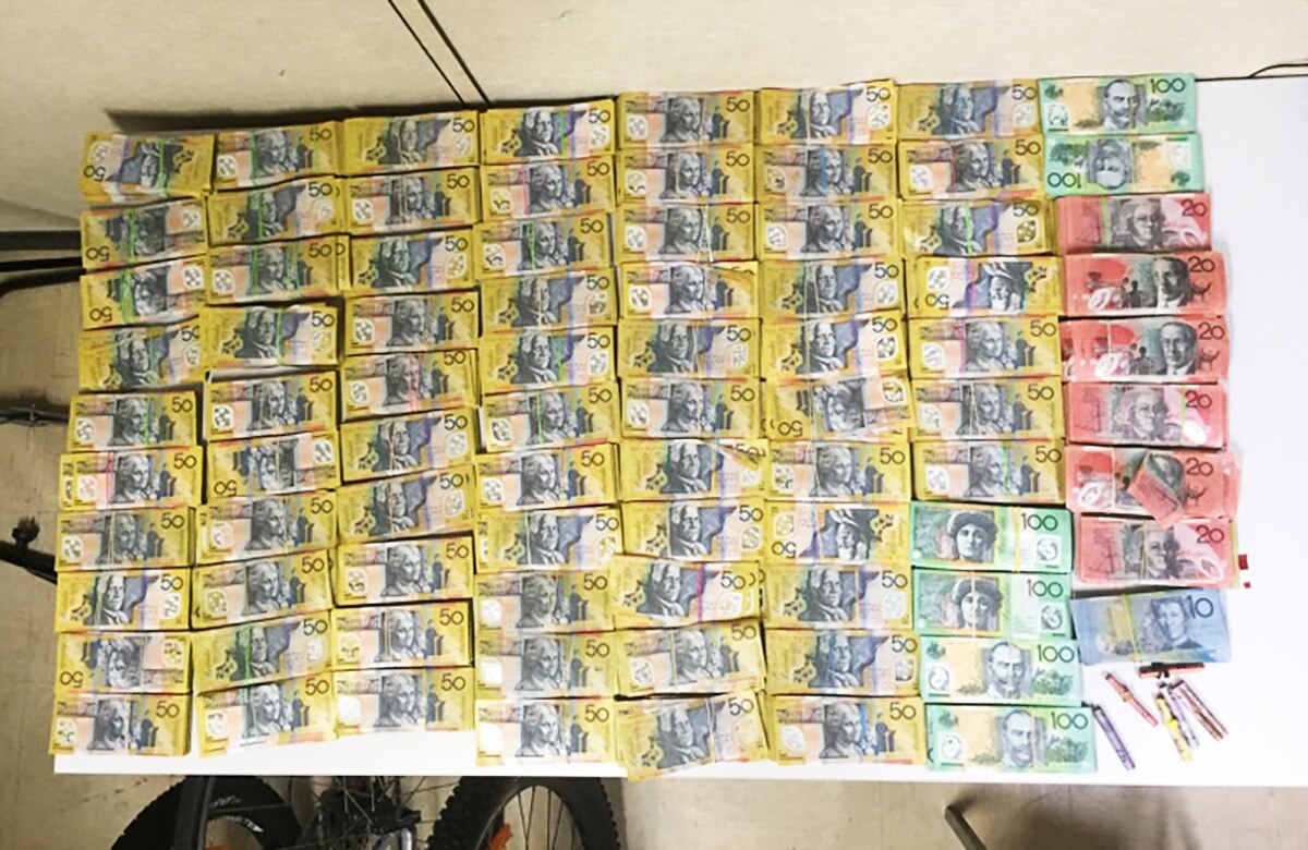 Cash, drugs seized in police raids on Gold Coast - ABC News
