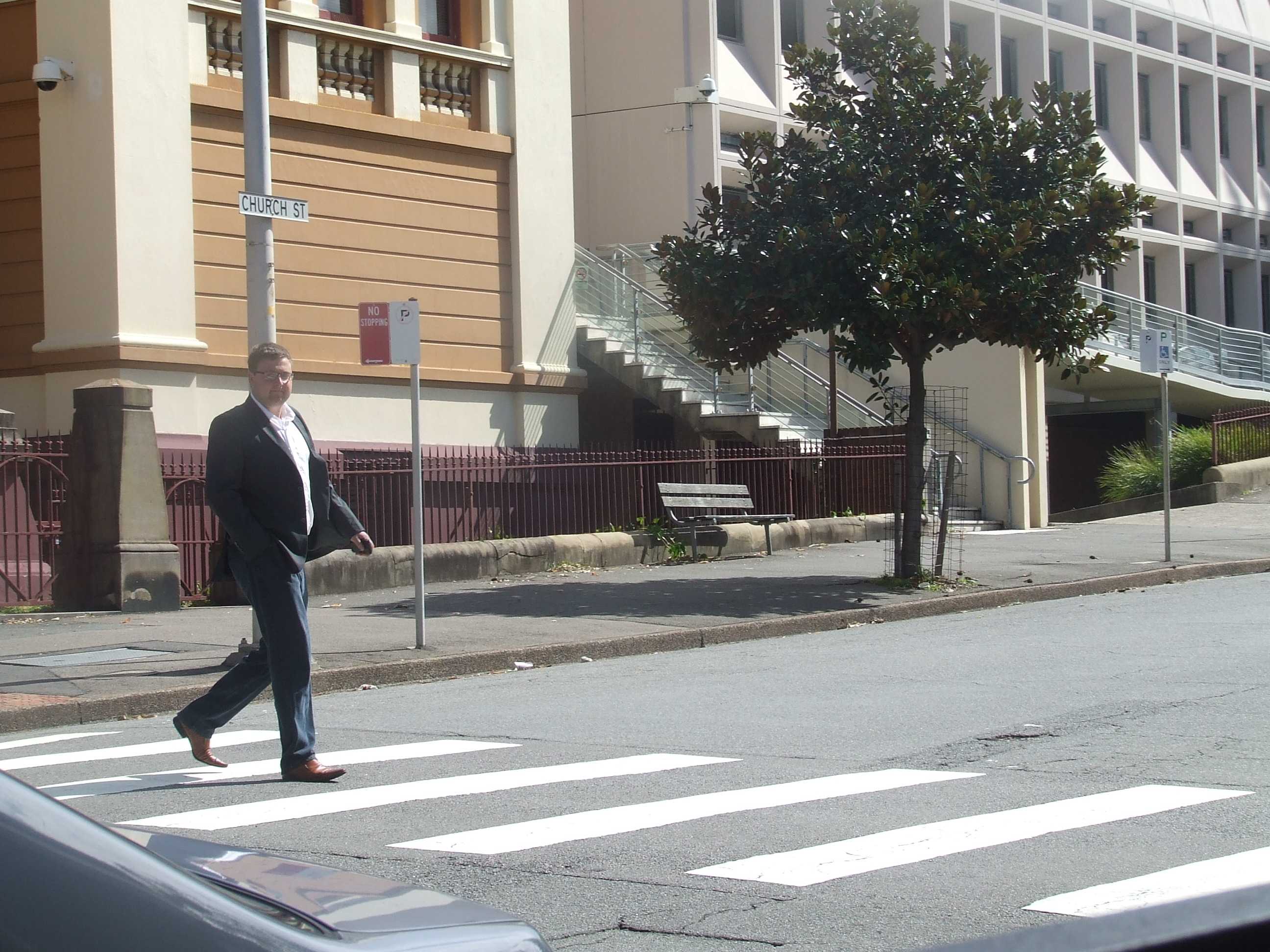 Fraudulent NSW builder Matthew Rixon avoids jail after flouting trading ...