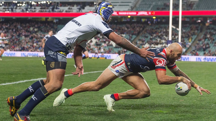 Blake Ferguson of the Sydney Roosters beats Johnathan Thurston of the Cowboys on August 4, 2018.