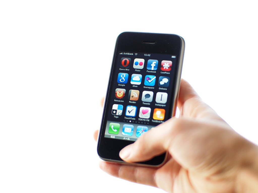 Hand holding an iPhone 3G