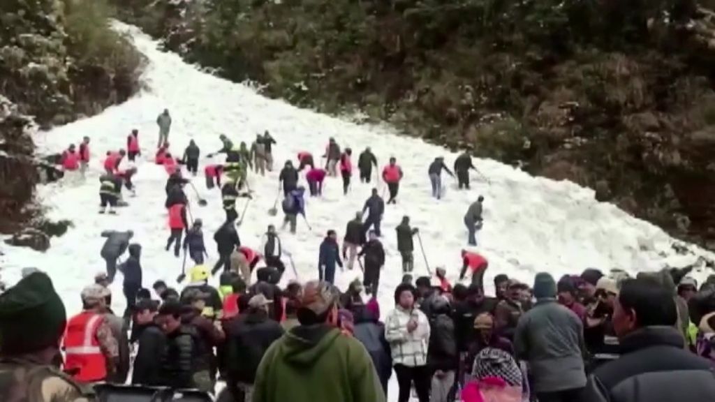 Rescuers Search For Survivors After An Avalanche In The Northeastern ...