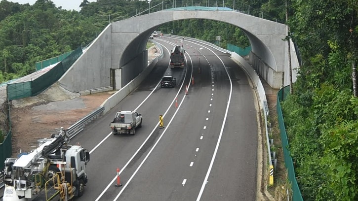 Concret bridge over three lanes of highway
