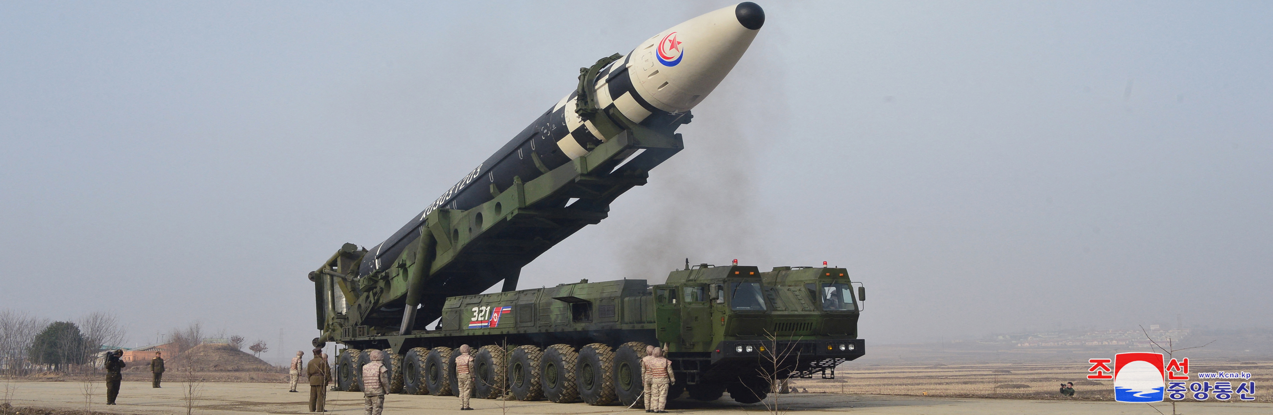 官方媒体报道的一般观点是其运载火箭上的“Hwasong-17”洲际弹道导弹（ICBM）。