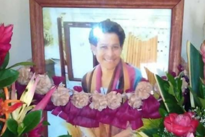 Picture of women in photo frame surrounded by flowers.