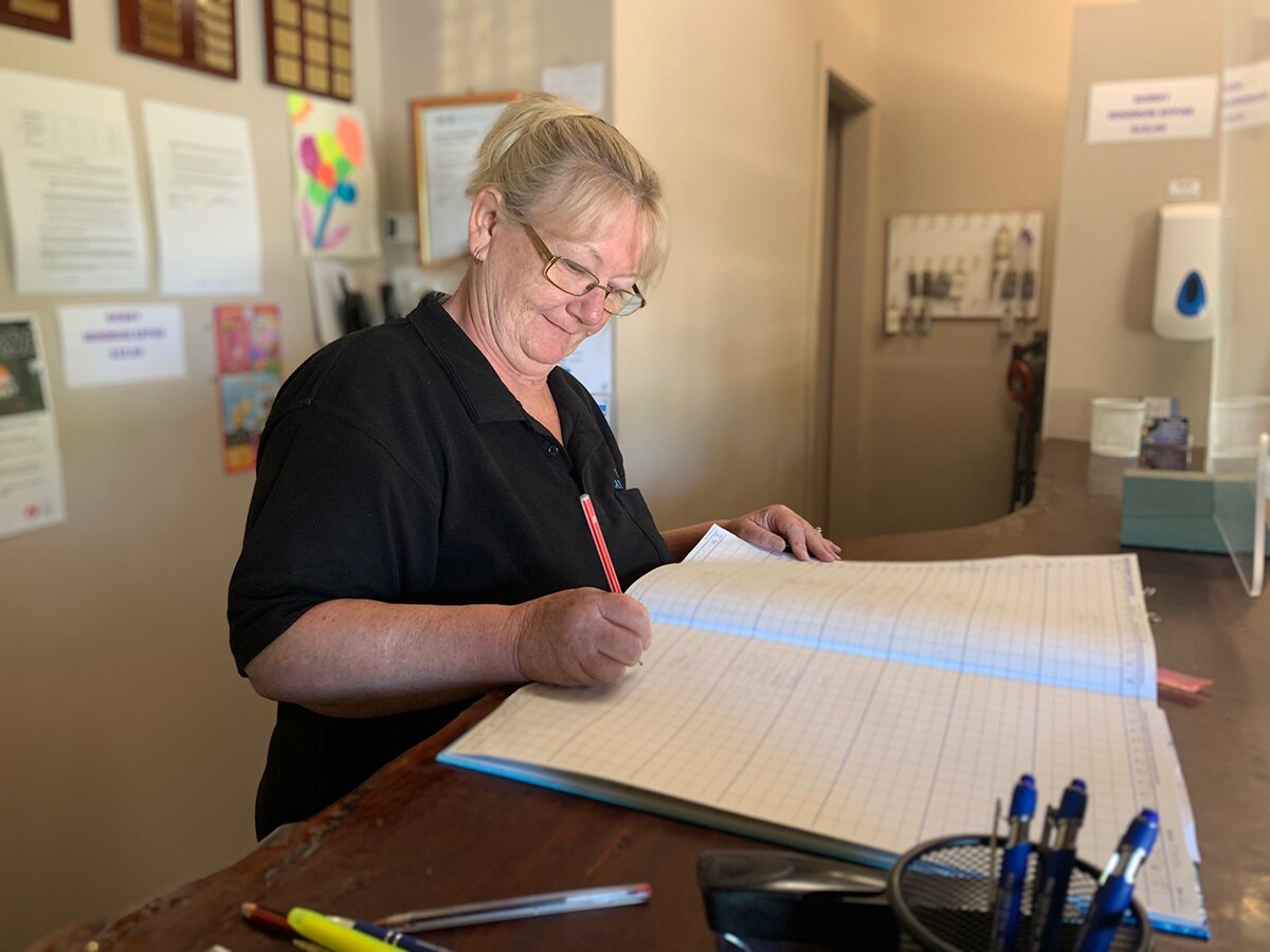 Corowa Business Owners Say Confusion Over Travel Permits Keeping Victorians Out Of Nsw Border Town Abc News [ 575 x 862 Pixel ]