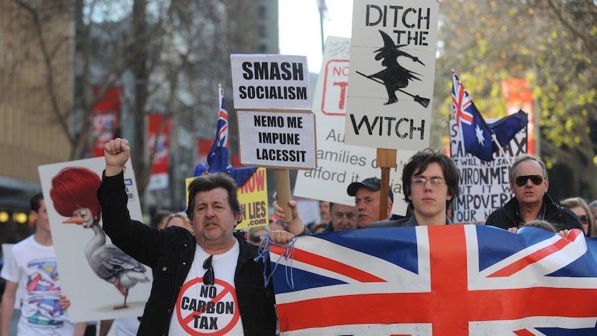 Up to 1,000 anti-carbon tax protesters took to the streets of the Sydney CBD