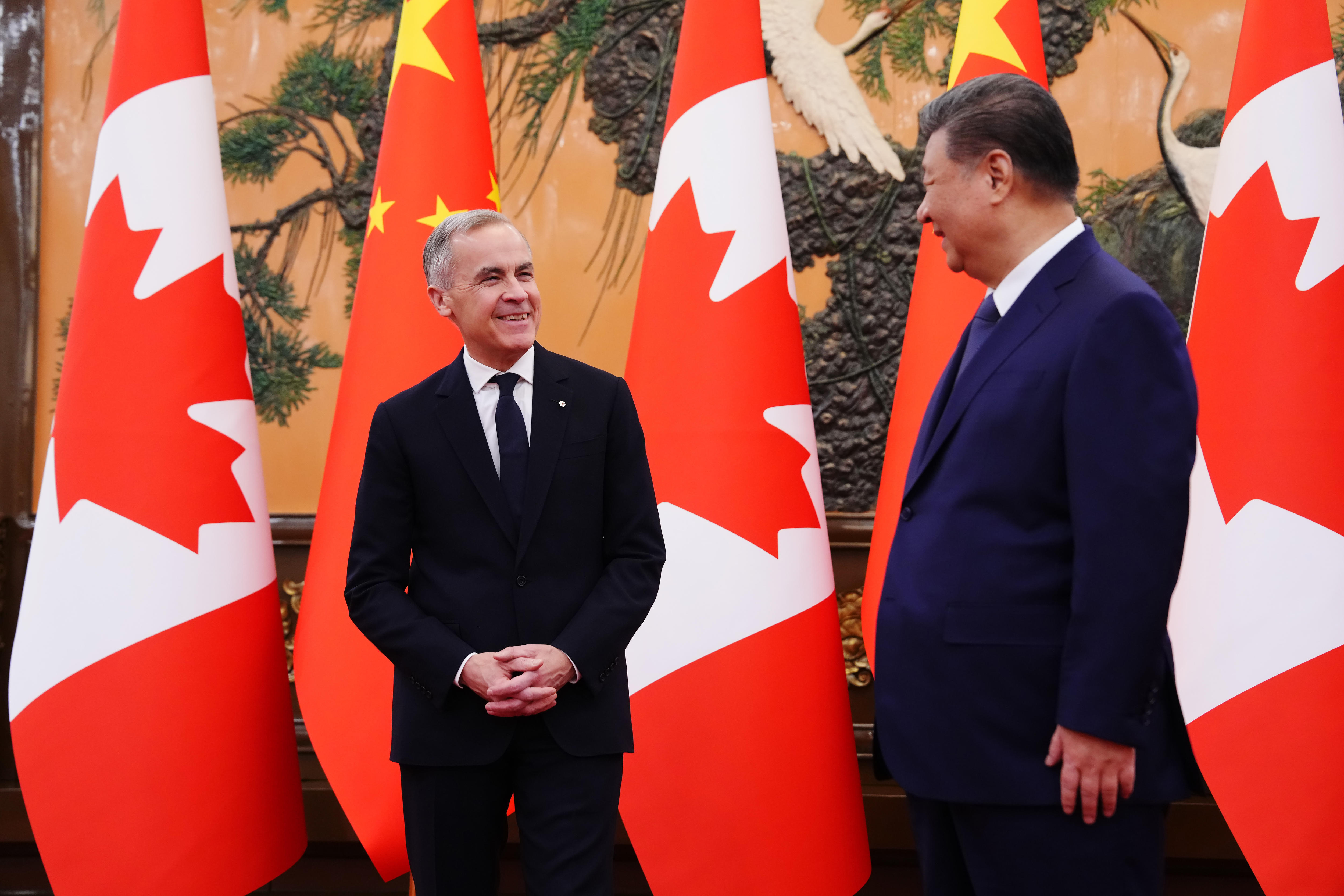 El primer ministro de Canadá, Mark Carney, con el presidente de China, Xi Jinping. 