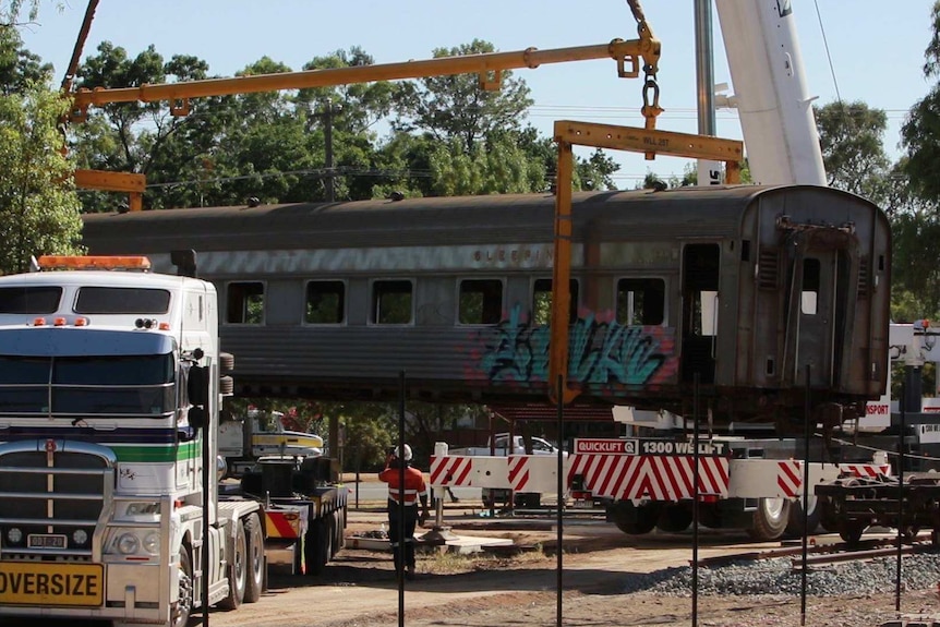 A Southern Aurora train carriage is delivered to Violet Town