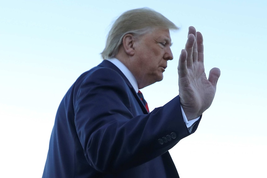 Donald Trump waving his hand