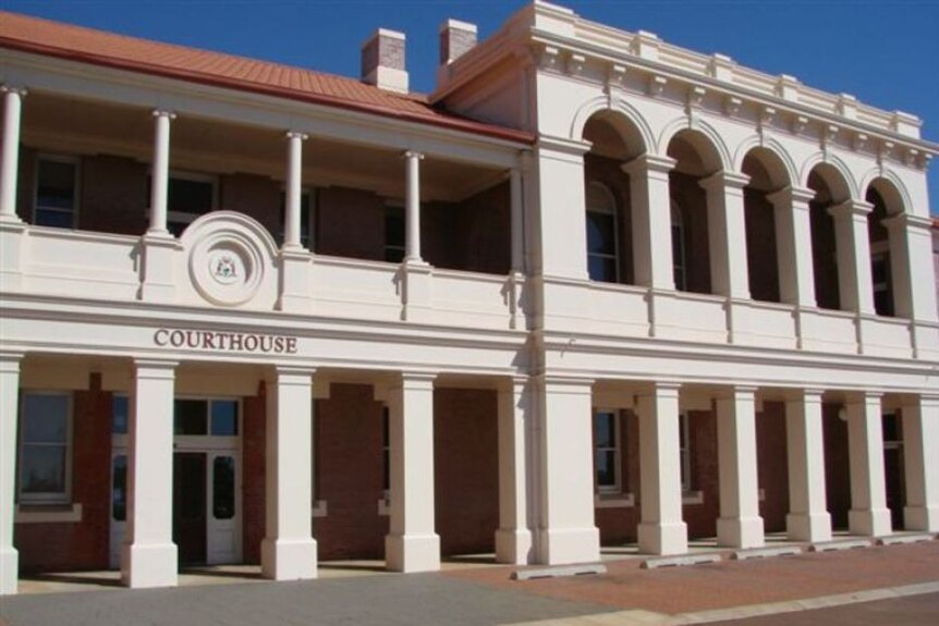 Photograph of Geraldton Courthouse building with tiled roof, arches and sign on the entrance