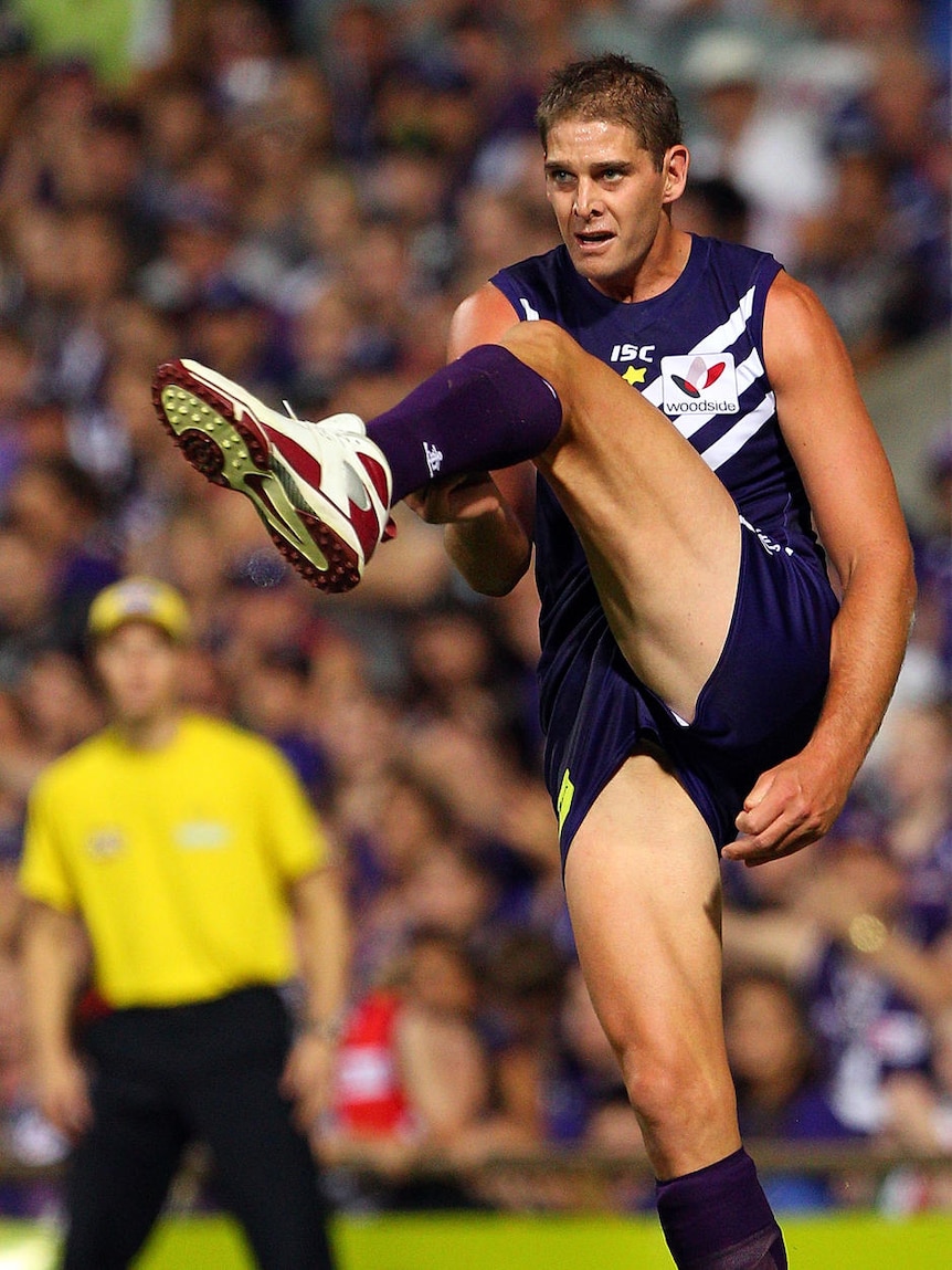 Sandilands kicks the ball