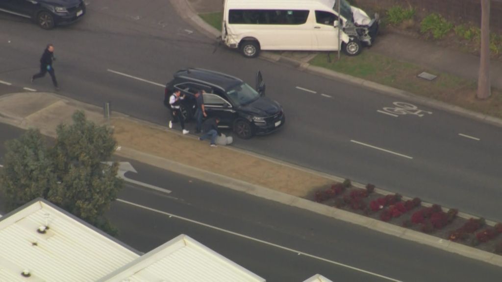 Police arrest man after dramatic car chase through Melbourne - ABC News