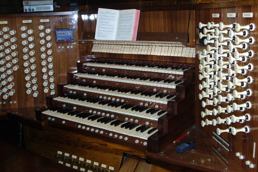 Notre Dame de Paris - Organ console