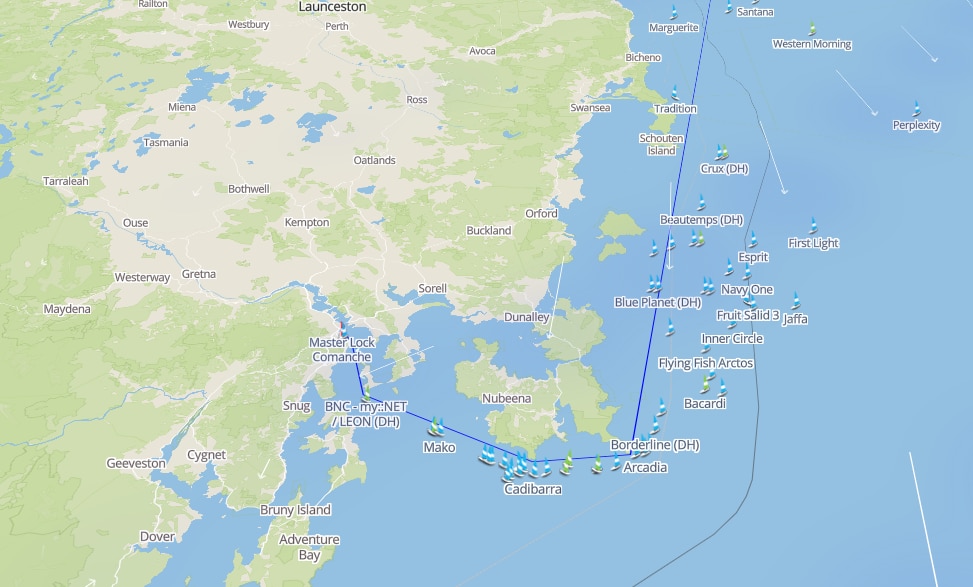Un mapa de posiciones de yates que muestra la gran cantidad de yates alrededor de la península de Tasmania.
