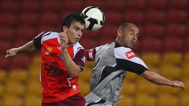 Timothy Smits and Kevin Muscat challenge for the ball