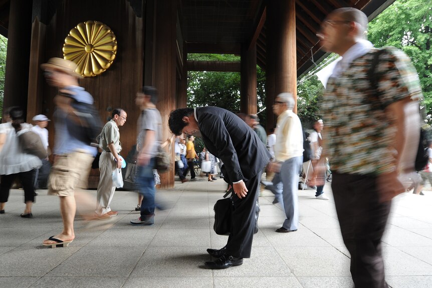 Man bows at gate of Yasukuni Shrine