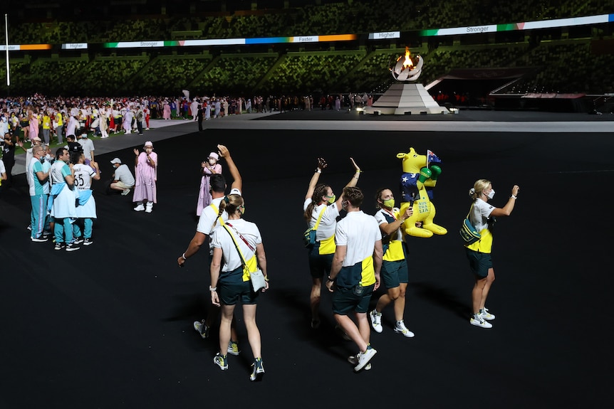 It's selfie time for the Australian Olympic team during the closing ceremony in Tokyo. 