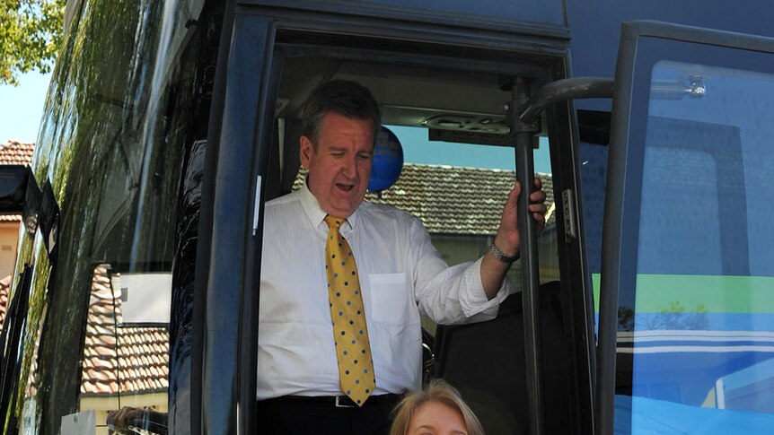 Barry O'Farrell and his wife get off bus