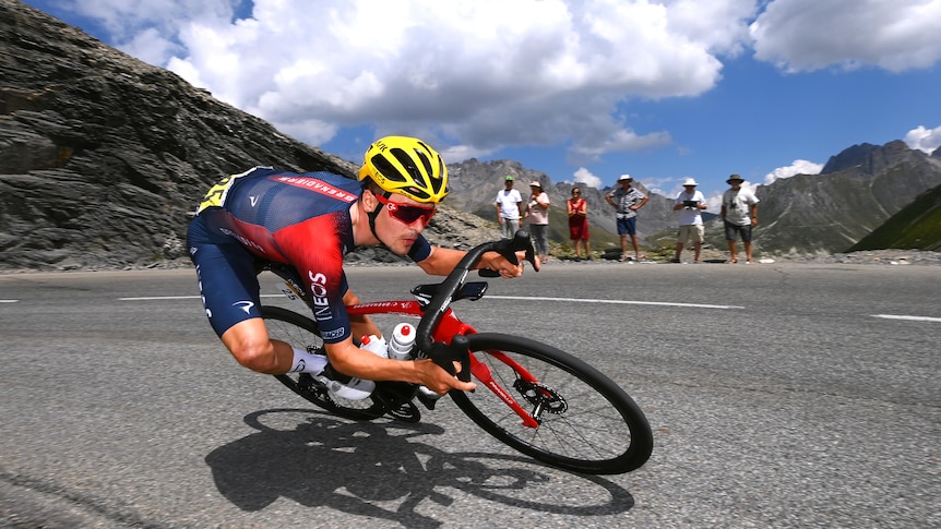 Tom Pidcock devient le plus jeune vainqueur d’étape de L’Alpe d’Huez alors que Vingaard conserve son maillot jaune