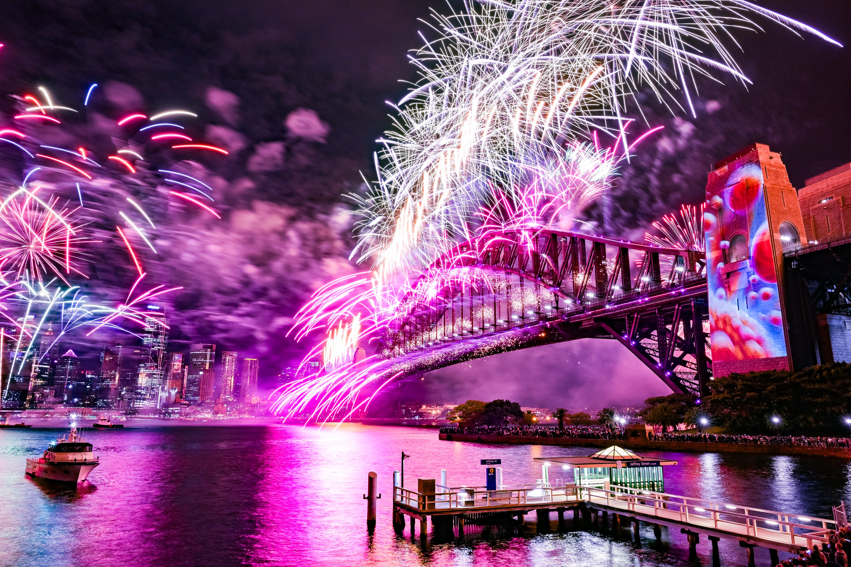 Police with long-arm weapons to patrol Sydney's NYE celebrations