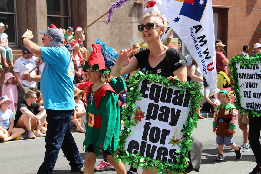 Equal pay demanded for elves at Hobart Christmas pageant 2017