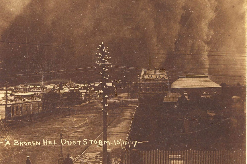 Sepia photograph of a dust storm approaching Broken Hill.