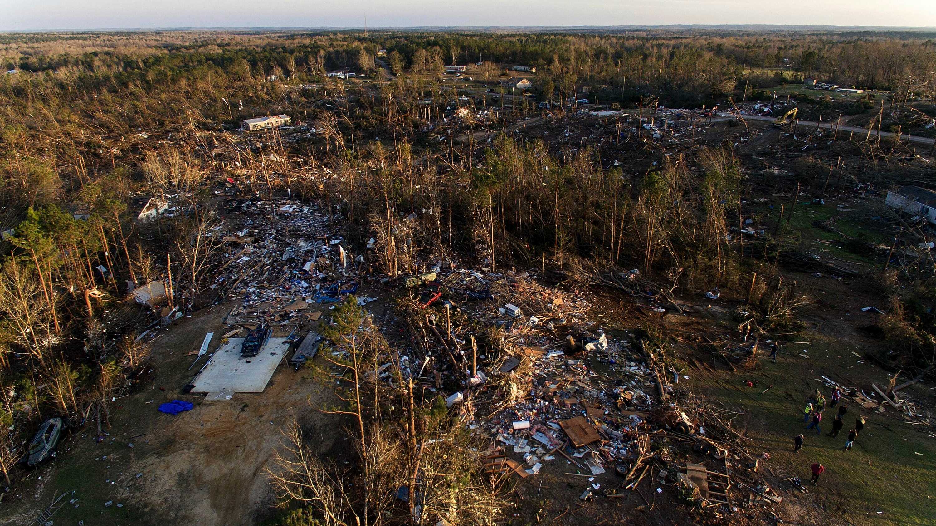 Alabama tornado kills 10 members of the same family - ABC News