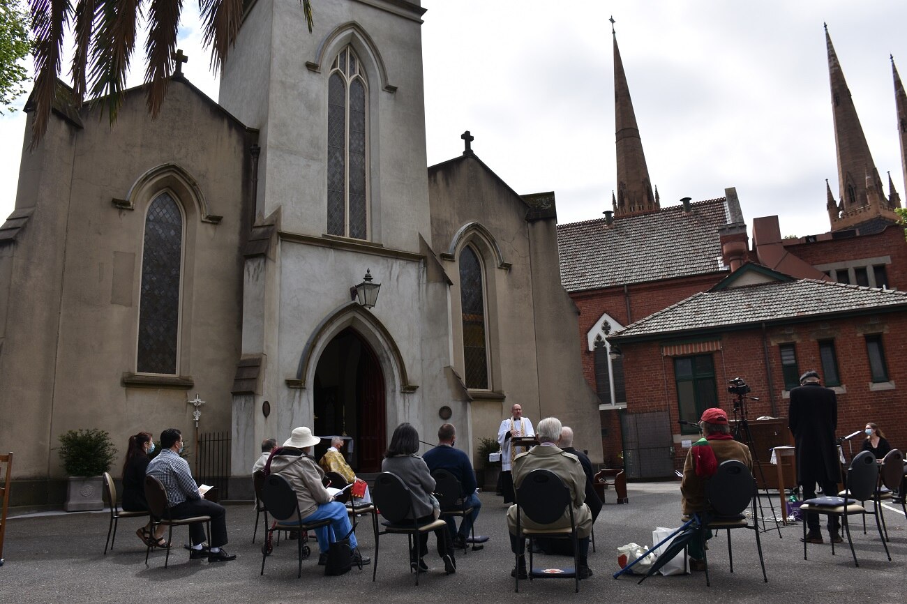 Tears And Joy As Melbourne Coronavirus Restrictions Allow Churches Mosques And Synagogue Services Outdoors - Abc News