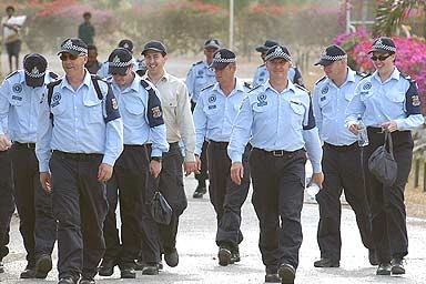 The first contingent of Australian Federal Police at the start of a law-and-order mission in PNG.