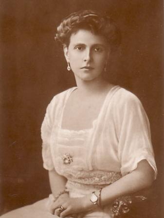 Princess Alice of Battenberg, photographed in 1906. She is wearing a white dress.
