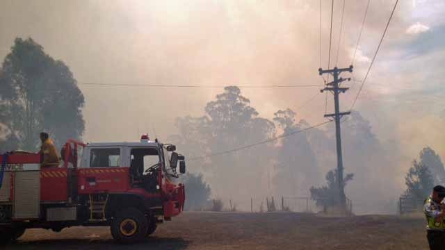 Authorities fighting a bushfire threatening properties at Molesworth north of Hobart - file photo 2013